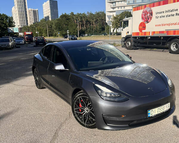 Серый Тесла Модель 3, объемом двигателя 0 л и пробегом 133 тыс. км за 18500 $, фото 3 на Automoto.ua