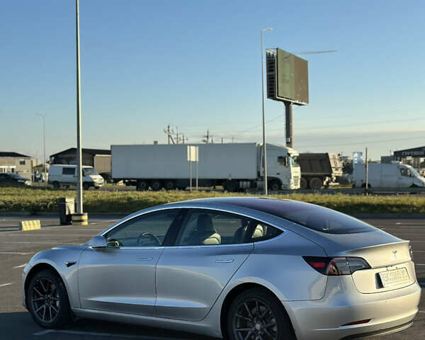 Серый Тесла Модель 3, объемом двигателя 0 л и пробегом 71 тыс. км за 17400 $, фото 4 на Automoto.ua