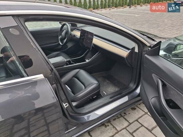 Серый Тесла Модель 3, объемом двигателя 0 л и пробегом 194 тыс. км за 14700 $, фото 9 на Automoto.ua