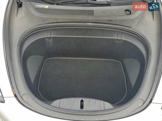 Серый Тесла Модель 3, объемом двигателя 0 л и пробегом 86 тыс. км за 11015 $, фото 10 на Automoto.ua