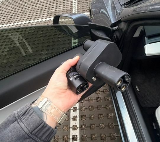 Сірий Тесла Модель 3, об'ємом двигуна 0 л та пробігом 166 тис. км за 17700 $, фото 18 на Automoto.ua