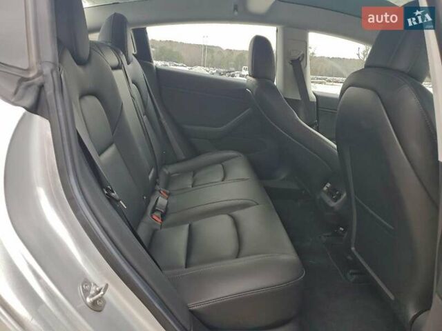 Серый Тесла Модель 3, объемом двигателя 0 л и пробегом 86 тыс. км за 11015 $, фото 9 на Automoto.ua