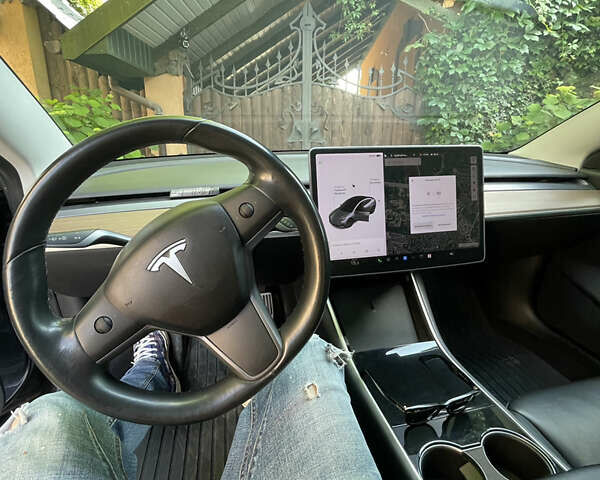 Серый Тесла Модель 3, объемом двигателя 0 л и пробегом 80 тыс. км за 21000 $, фото 33 на Automoto.ua