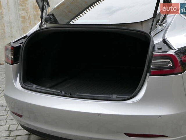 Серый Тесла Модель 3, объемом двигателя 0 л и пробегом 119 тыс. км за 18300 $, фото 32 на Automoto.ua