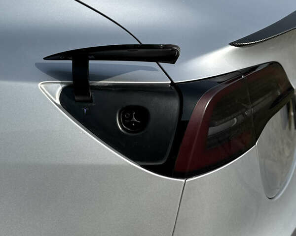 Серый Тесла Модель 3, объемом двигателя 0 л и пробегом 84 тыс. км за 17400 $, фото 56 на Automoto.ua