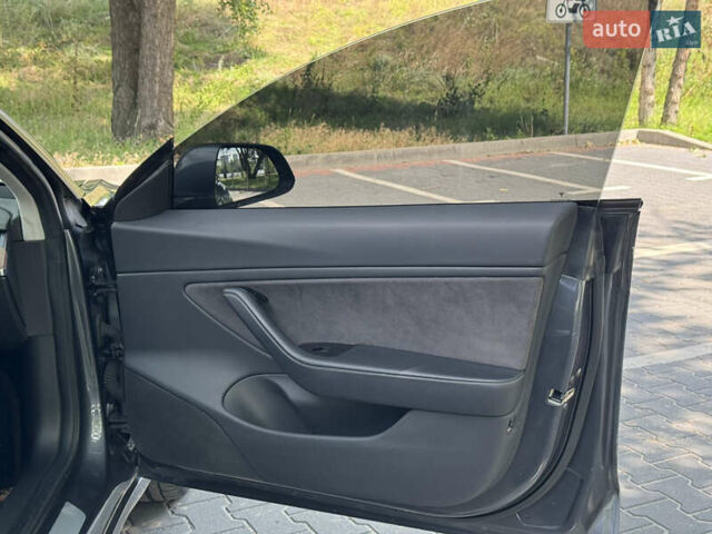 Тесла Модель 3 2018 в Киеве на Automoto.ua Серый Тесла Модель 3, объемом двигателя 0 л и пробегом 82 тыс. км за 18499 $, фото 32 на Automoto.ua