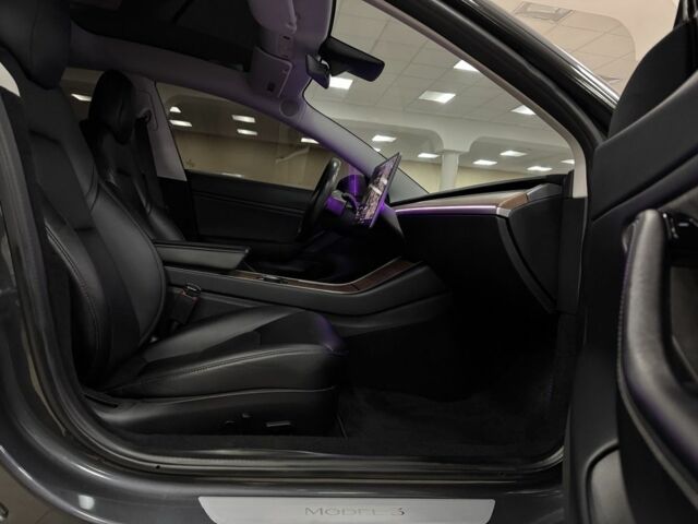 Сірий Тесла Модель 3, об'ємом двигуна 0 л та пробігом 76 тис. км за 19900 $, фото 7 на Automoto.ua