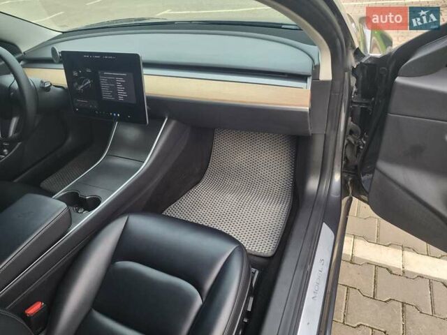 Серый Тесла Модель 3, объемом двигателя 0 л и пробегом 282 тыс. км за 16300 $, фото 19 на Automoto.ua