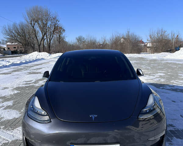 Серый Тесла Модель 3, объемом двигателя 0 л и пробегом 110 тыс. км за 17500 $, фото 1 на Automoto.ua
