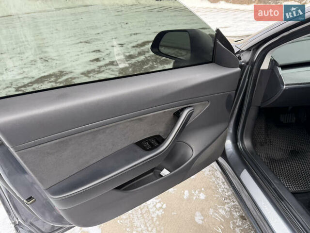 Серый Тесла Модель 3, объемом двигателя 0 л и пробегом 150 тыс. км за 17000 $, фото 9 на Automoto.ua