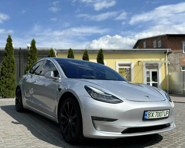 Тесла Модель 3 2018 в Каменце-Подольском на Automoto.ua Серый Тесла Модель 3, объемом двигателя 0 л и пробегом 180 тыс. км за 17300 $, фото 4 на Automoto.ua