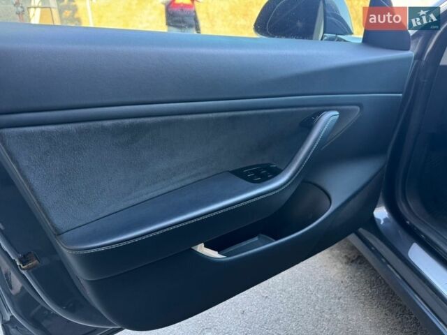 Серый Тесла Модель 3, объемом двигателя 0 л и пробегом 154 тыс. км за 15299 $, фото 7 на Automoto.ua