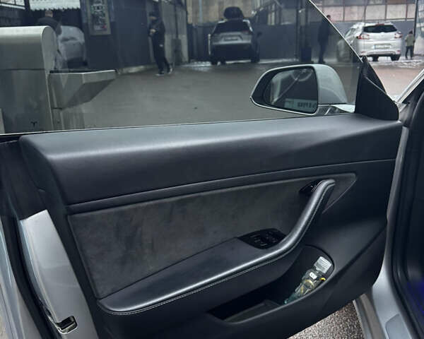 Серый Тесла Модель 3, объемом двигателя 0 л и пробегом 129 тыс. км за 16200 $, фото 21 на Automoto.ua