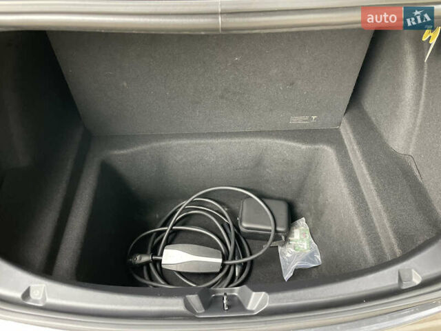 Сірий Тесла Модель 3, об'ємом двигуна 0 л та пробігом 76 тис. км за 19900 $, фото 16 на Automoto.ua