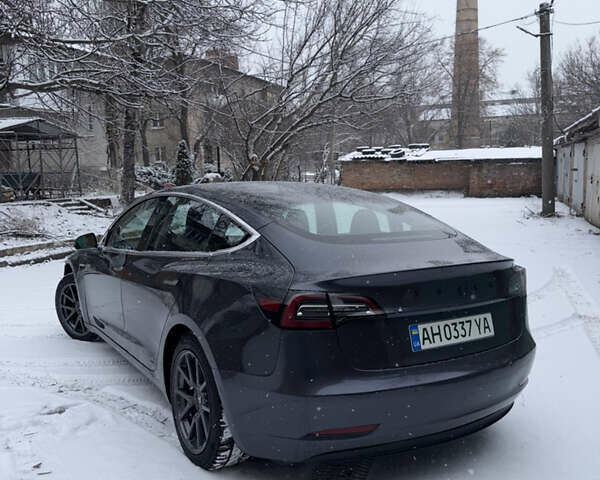 Серый Тесла Модель 3, объемом двигателя 0 л и пробегом 150 тыс. км за 16500 $, фото 4 на Automoto.ua