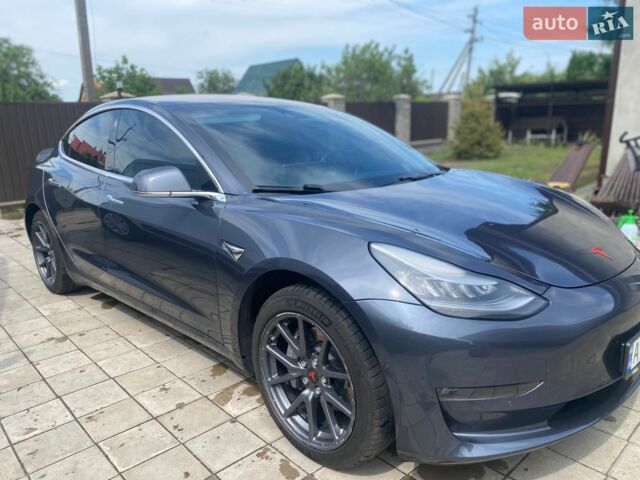 Серый Тесла Модель 3, объемом двигателя 0 л и пробегом 180 тыс. км за 16000 $, фото 1 на Automoto.ua