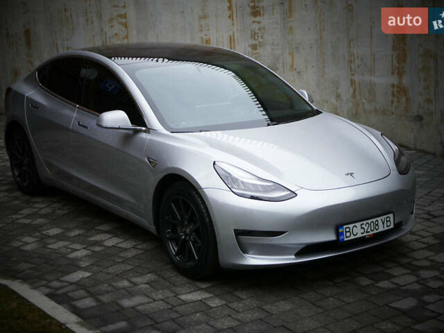 Серый Тесла Модель 3, объемом двигателя 0 л и пробегом 119 тыс. км за 18300 $, фото 3 на Automoto.ua