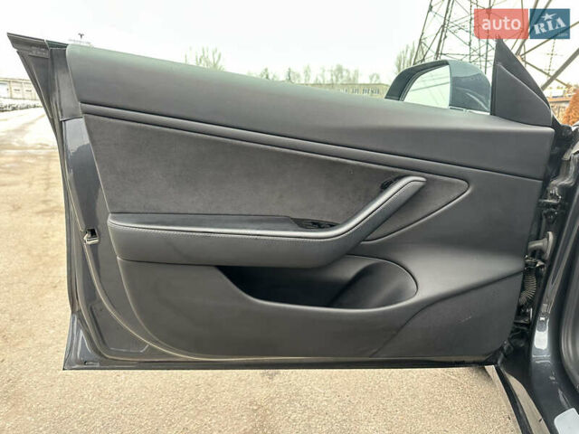 Серый Тесла Модель 3, объемом двигателя 0 л и пробегом 130 тыс. км за 18900 $, фото 14 на Automoto.ua