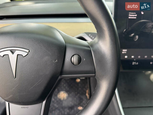 Тесла Модель 3 2018 в Киеве на Automoto.ua Серый Тесла Модель 3, объемом двигателя 0 л и пробегом 82 тыс. км за 18499 $, фото 15 на Automoto.ua