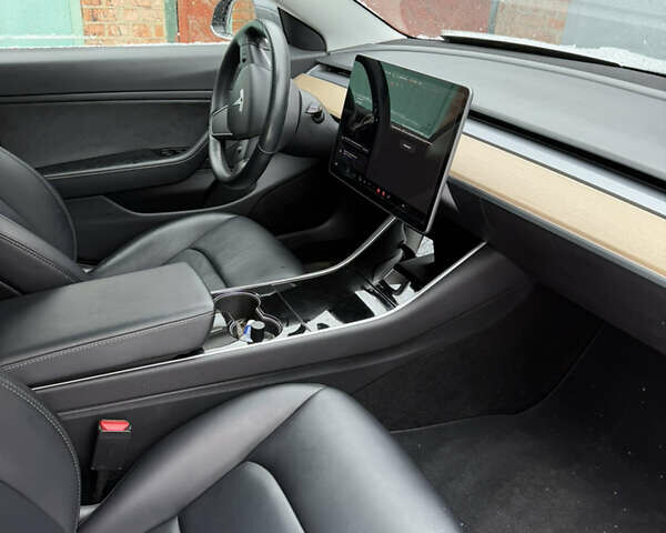 Серый Тесла Модель 3, объемом двигателя 0 л и пробегом 150 тыс. км за 16500 $, фото 12 на Automoto.ua