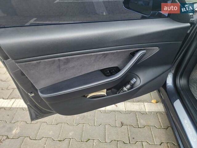 Серый Тесла Модель 3, объемом двигателя 0 л и пробегом 282 тыс. км за 16300 $, фото 9 на Automoto.ua