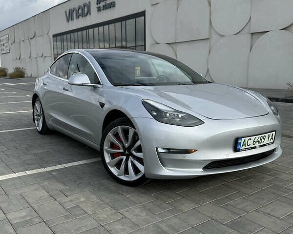 Серый Тесла Модель 3, объемом двигателя 0 л и пробегом 165 тыс. км за 15900 $, фото 2 на Automoto.ua