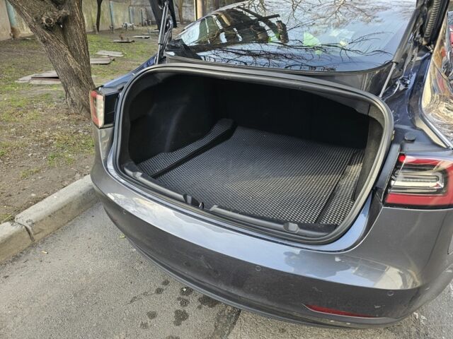 Серый Тесла Модель 3, объемом двигателя 0 л и пробегом 95 тыс. км за 22000 $, фото 10 на Automoto.ua