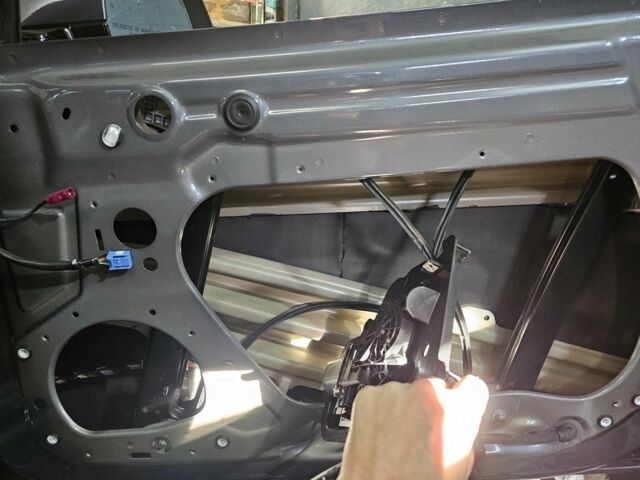 Серый Тесла Модель 3, объемом двигателя 0 л и пробегом 95 тыс. км за 22000 $, фото 15 на Automoto.ua