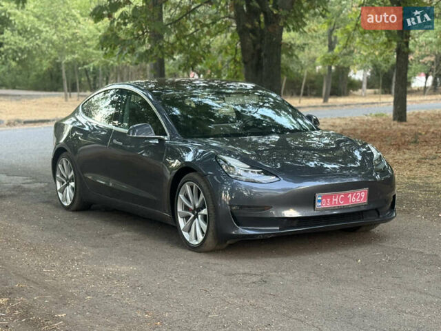 Серый Тесла Модель 3, объемом двигателя 0 л и пробегом 93 тыс. км за 18500 $, фото 2 на Automoto.ua