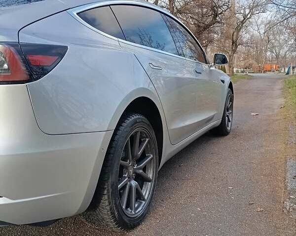 Серый Тесла Модель 3, объемом двигателя 0 л и пробегом 141 тыс. км за 17000 $, фото 8 на Automoto.ua