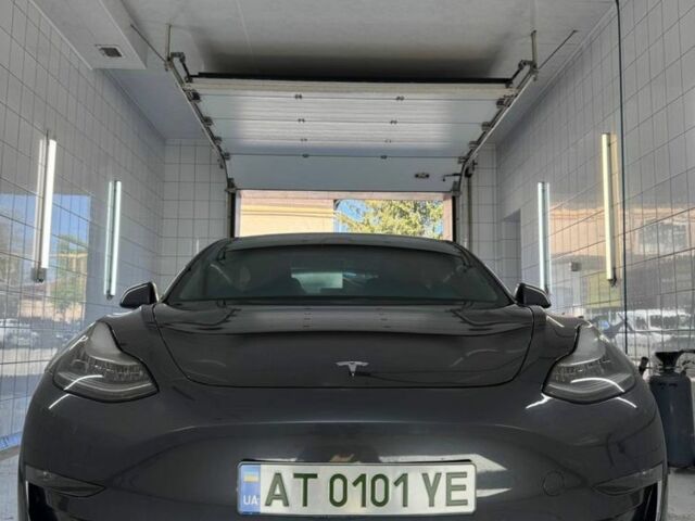Серый Тесла Модель 3, объемом двигателя 0 л и пробегом 93 тыс. км за 20900 $, фото 2 на Automoto.ua
