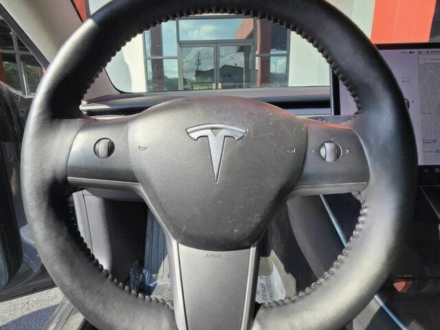 Серый Тесла Модель 3, объемом двигателя 0 л и пробегом 35 тыс. км за 10500 $, фото 5 на Automoto.ua