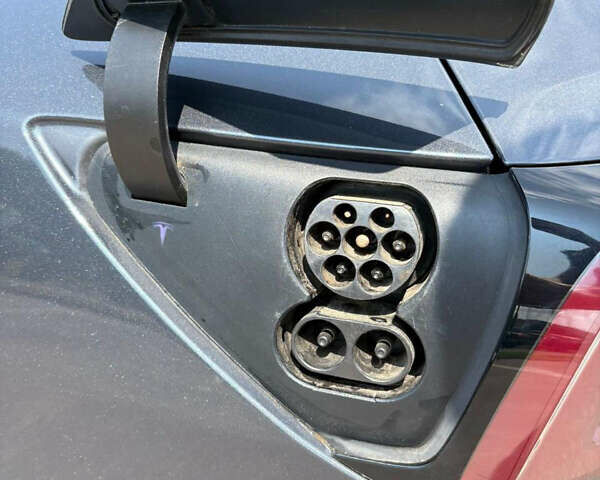 Серый Тесла Модель 3, объемом двигателя 0 л и пробегом 82 тыс. км за 15800 $, фото 10 на Automoto.ua