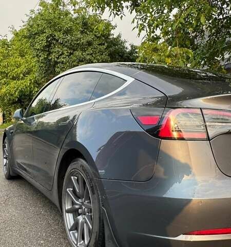 Серый Тесла Модель 3, объемом двигателя 0 л и пробегом 70 тыс. км за 18500 $, фото 9 на Automoto.ua