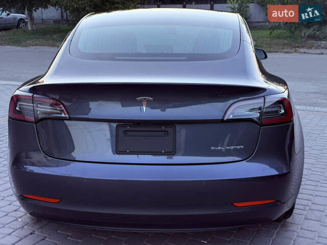 Серый Тесла Модель 3, объемом двигателя 0 л и пробегом 28 тыс. км за 19300 $, фото 2 на Automoto.ua