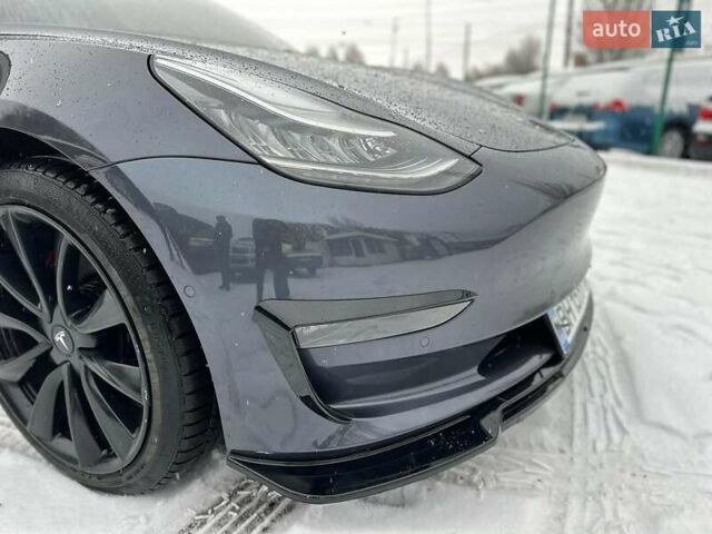 Серый Тесла Модель 3, объемом двигателя 0 л и пробегом 140 тыс. км за 17000 $, фото 2 на Automoto.ua