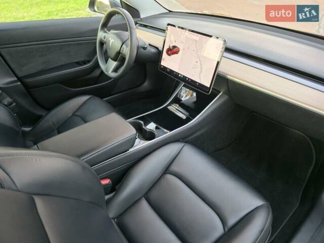 Тесла Модель 3 2019 у Житомирі на Automoto.ua Сірий Тесла Модель 3, об'ємом двигуна 0 л та пробігом 169 тис. км за 17900 $, фото 24 на Automoto.ua