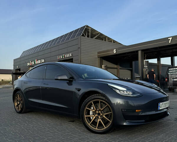 Серый Тесла Модель 3, объемом двигателя 0 л и пробегом 93 тыс. км за 19300 $, фото 15 на Automoto.ua