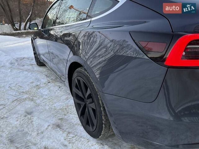 Серый Тесла Модель 3, объемом двигателя 0 л и пробегом 99 тыс. км за 17700 $, фото 34 на Automoto.ua