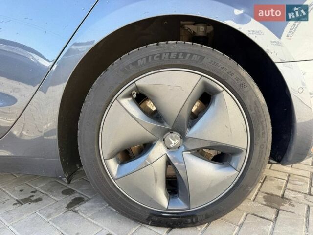 Серый Тесла Модель 3, объемом двигателя 0 л и пробегом 221 тыс. км за 11400 $, фото 3 на Automoto.ua