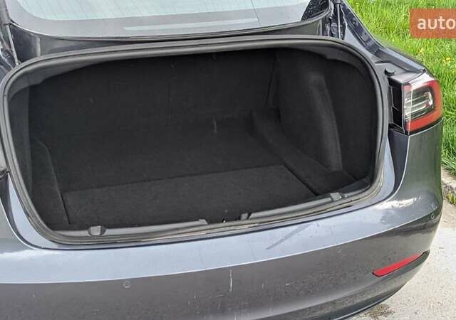 Серый Тесла Модель 3, объемом двигателя 0 л и пробегом 124 тыс. км за 20600 $, фото 16 на Automoto.ua