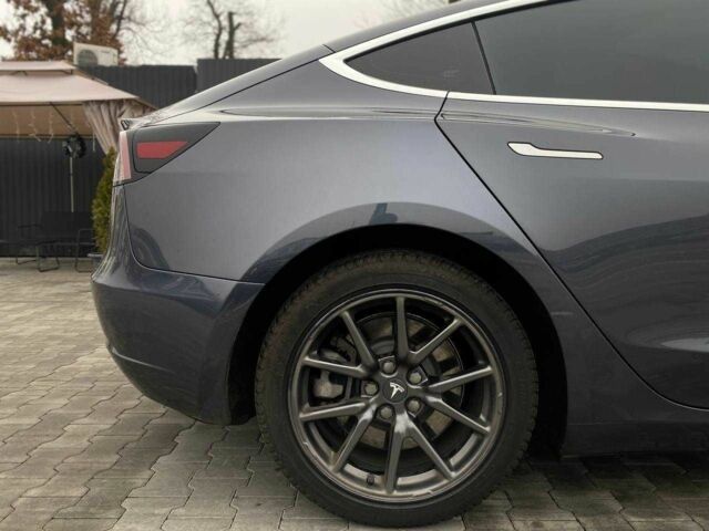 Серый Тесла Модель 3, объемом двигателя 0 л и пробегом 158 тыс. км за 20490 $, фото 4 на Automoto.ua