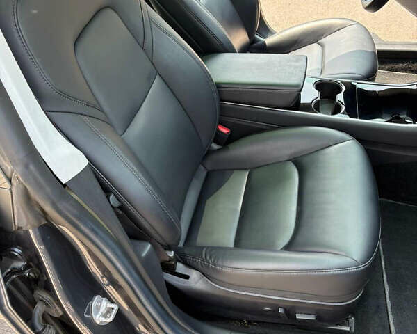 Серый Тесла Модель 3, объемом двигателя 0 л и пробегом 82 тыс. км за 15800 $, фото 16 на Automoto.ua