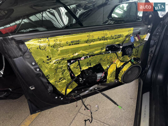 Серый Тесла Модель 3, объемом двигателя 0 л и пробегом 135 тыс. км за 19000 $, фото 8 на Automoto.ua