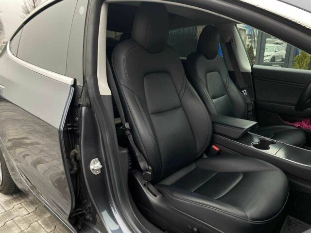 Серый Тесла Модель 3, объемом двигателя 0 л и пробегом 158 тыс. км за 20490 $, фото 13 на Automoto.ua