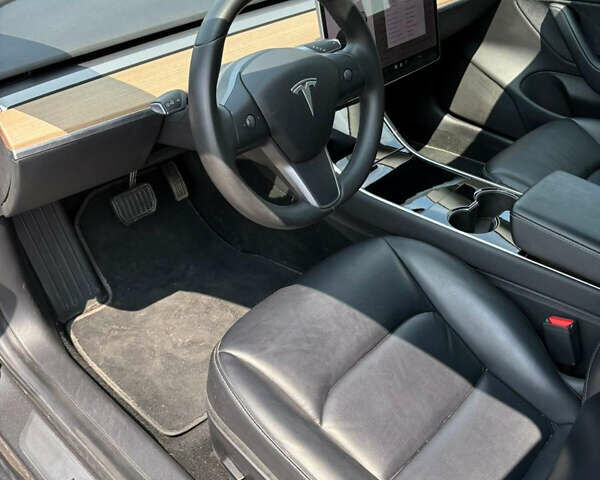 Серый Тесла Модель 3, объемом двигателя 0 л и пробегом 82 тыс. км за 15800 $, фото 14 на Automoto.ua