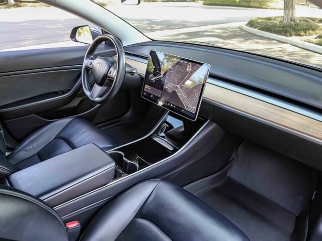 Сірий Тесла Модель 3, об'ємом двигуна 0 л та пробігом 65 тис. км за 9000 $, фото 11 на Automoto.ua