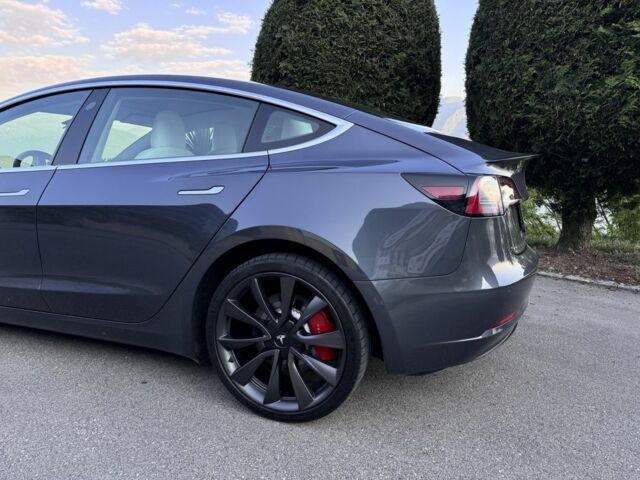 Сірий Тесла Модель 3, об'ємом двигуна 0 л та пробігом 126 тис. км за 21000 $, фото 5 на Automoto.ua