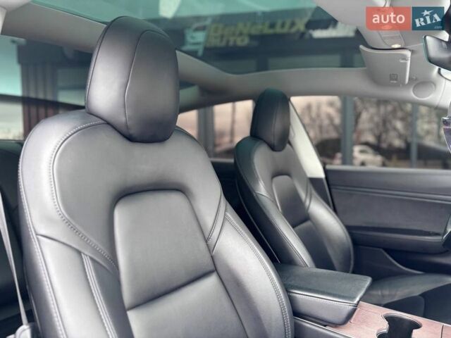 Серый Тесла Модель 3, объемом двигателя 0 л и пробегом 151 тыс. км за 15299 $, фото 36 на Automoto.ua