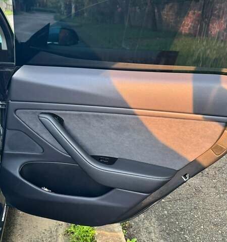 Серый Тесла Модель 3, объемом двигателя 0 л и пробегом 70 тыс. км за 18500 $, фото 14 на Automoto.ua